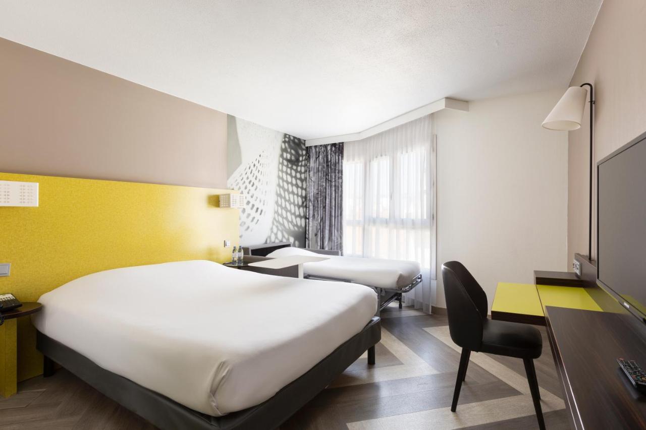 Ibis Styles Nice Centre Port Exterior photo
