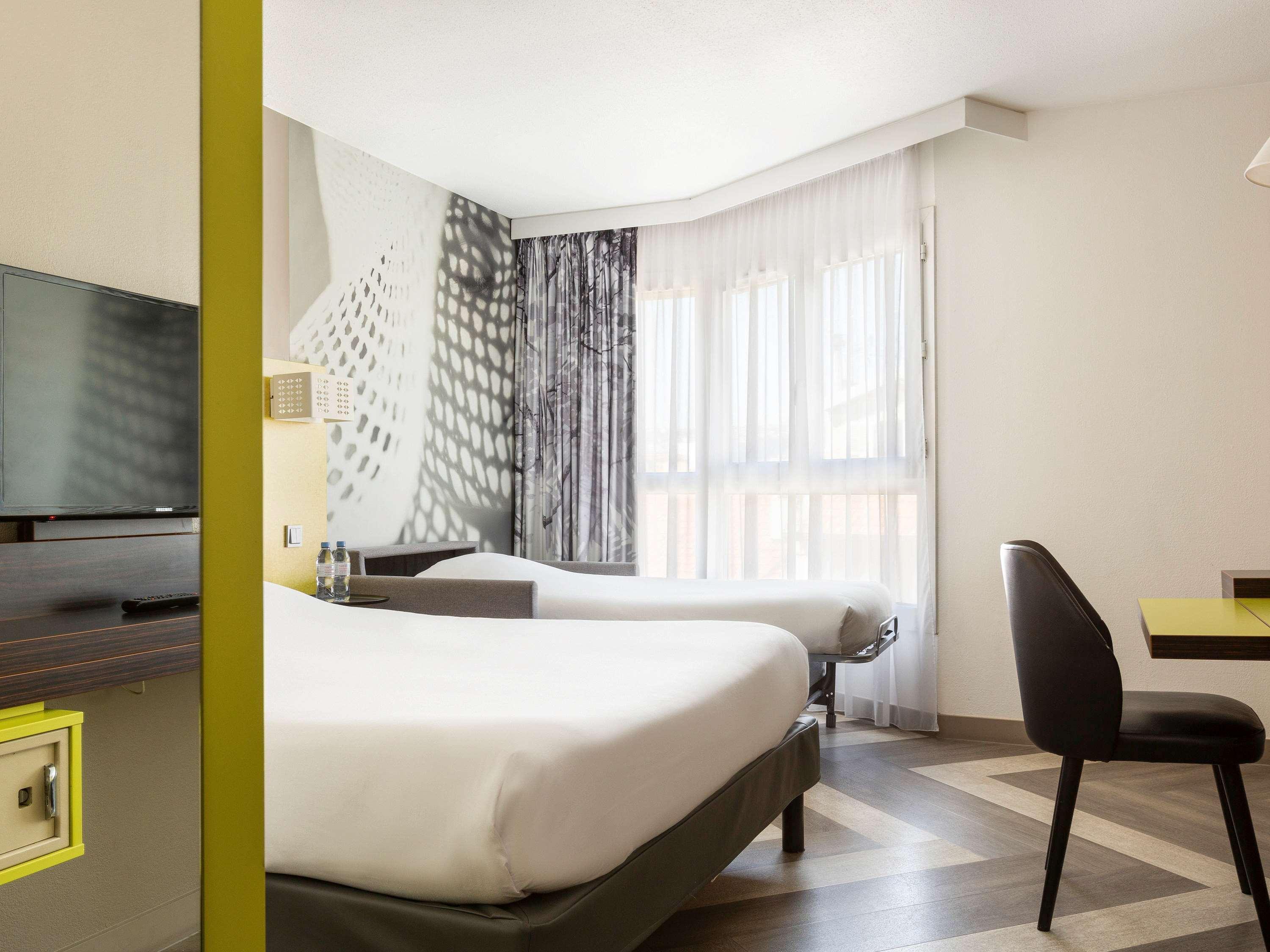 Ibis Styles Nice Centre Port Exterior photo