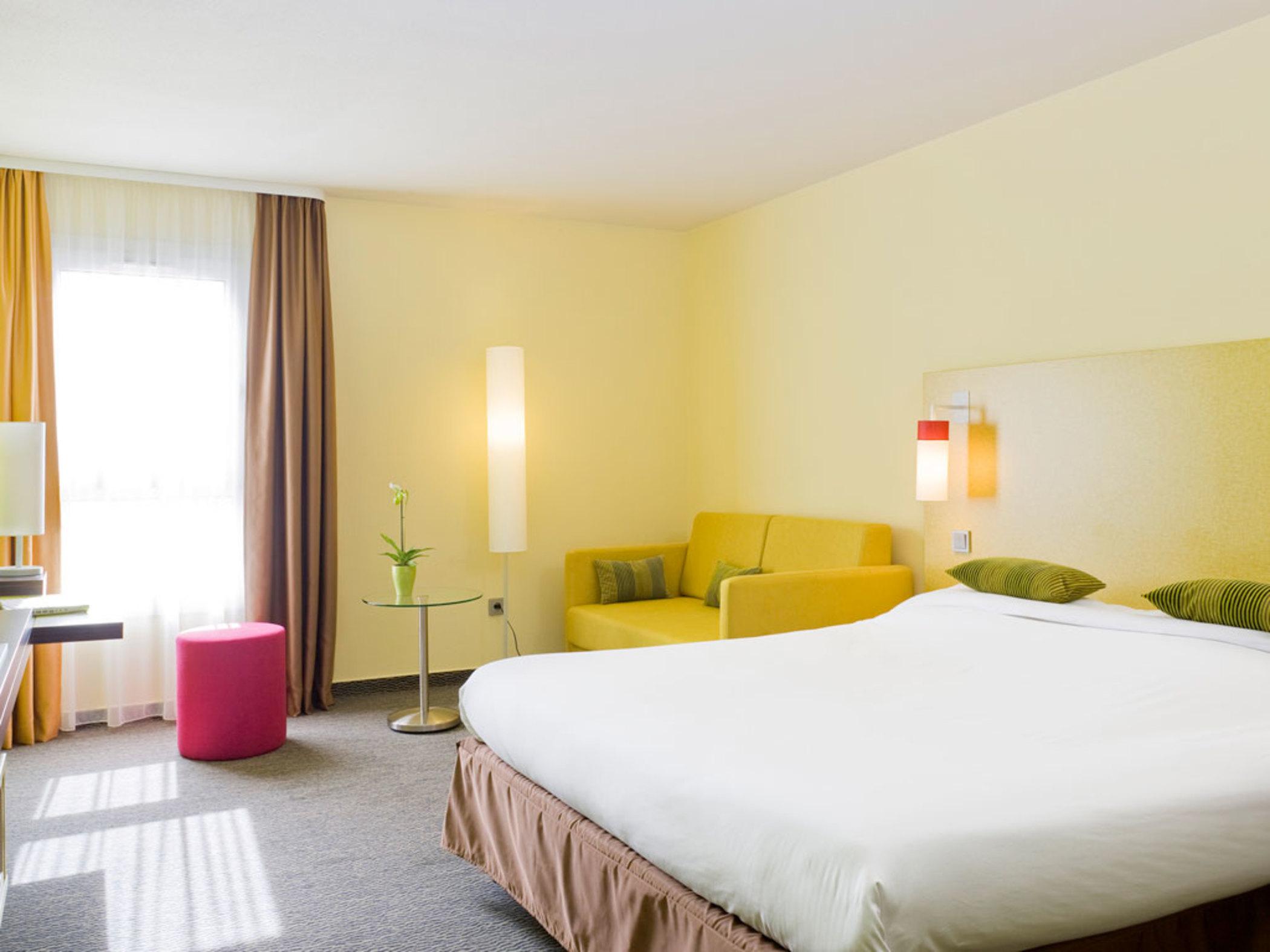 Ibis Styles Nice Centre Port Exterior photo