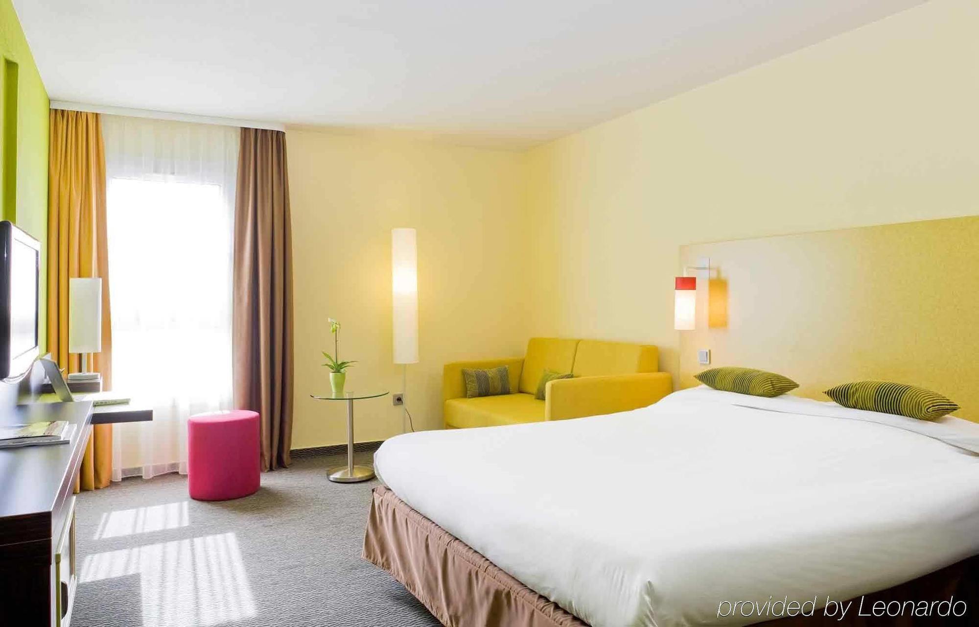 Ibis Styles Nice Centre Port Exterior photo